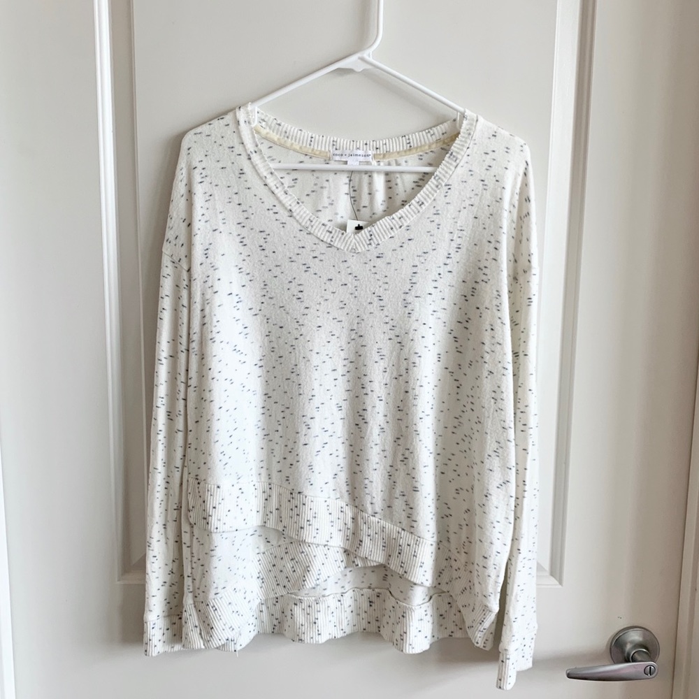 Francesca’s Speckled Tulip Hem Lightweight Sweater